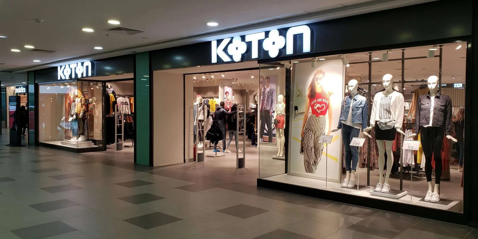 Koton mağazasından bir kare