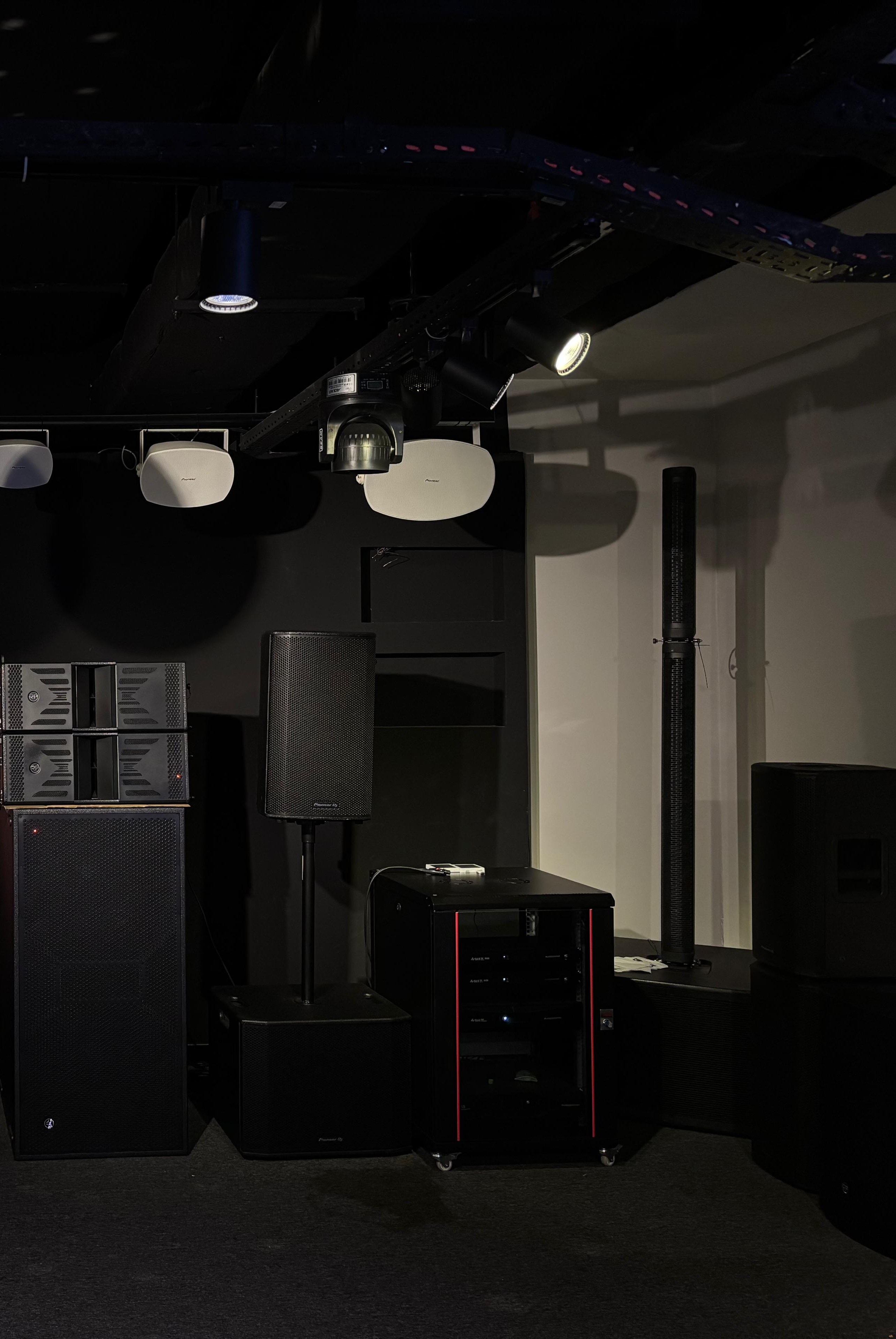 BSK Group showroom — Pioneer Pro Audio ses ve ışık sistemleri kurulumu
